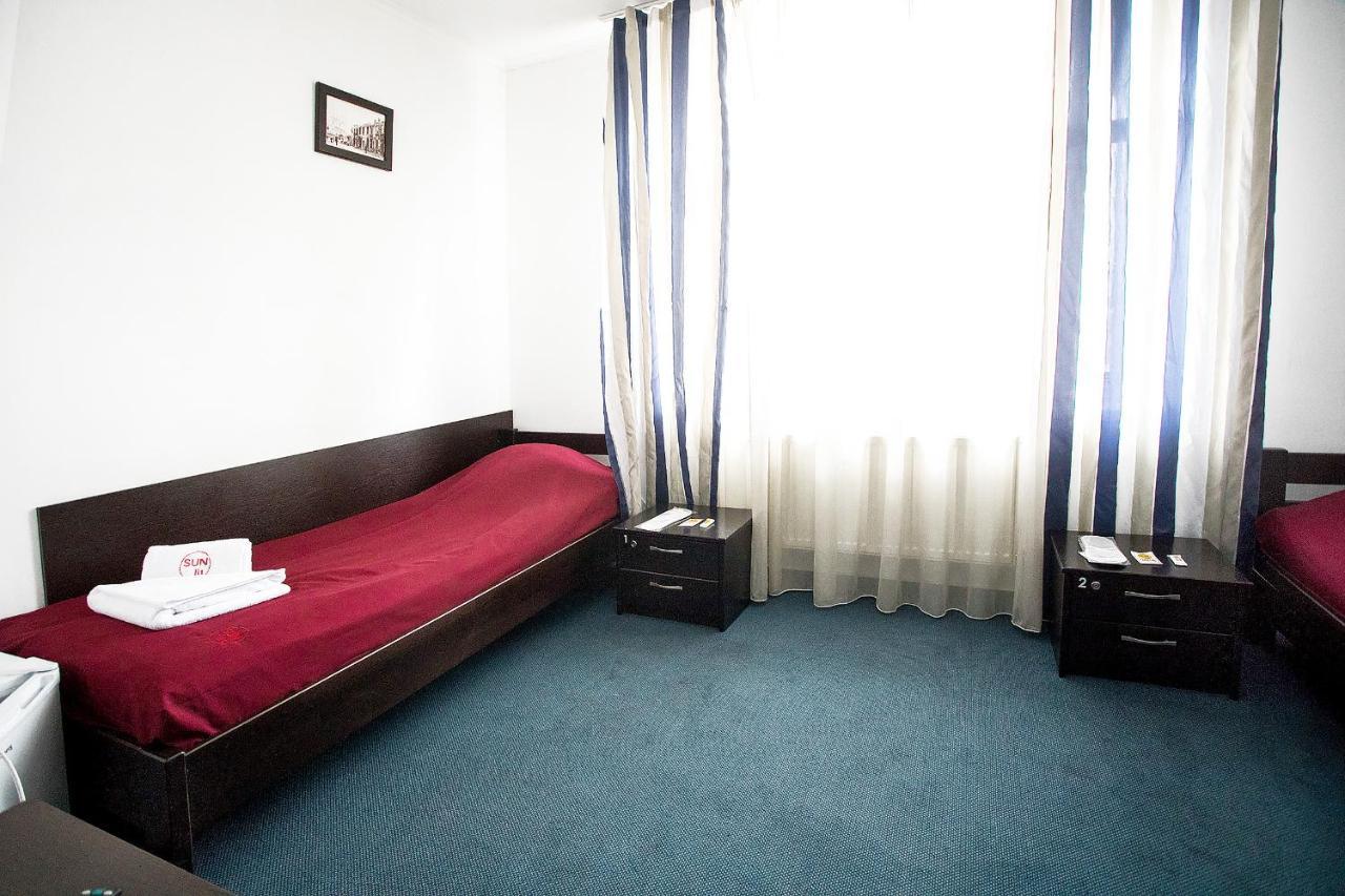 Sunlit Hotel Ivano-Frankivsk Exterior photo